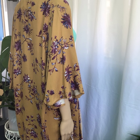 Open Front Floral Kimono NWT - Picture 3 of 4